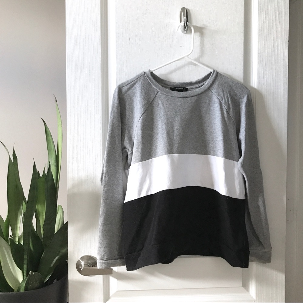 Forever 21 Boxy Crew Neck Sweatshirt in Size S